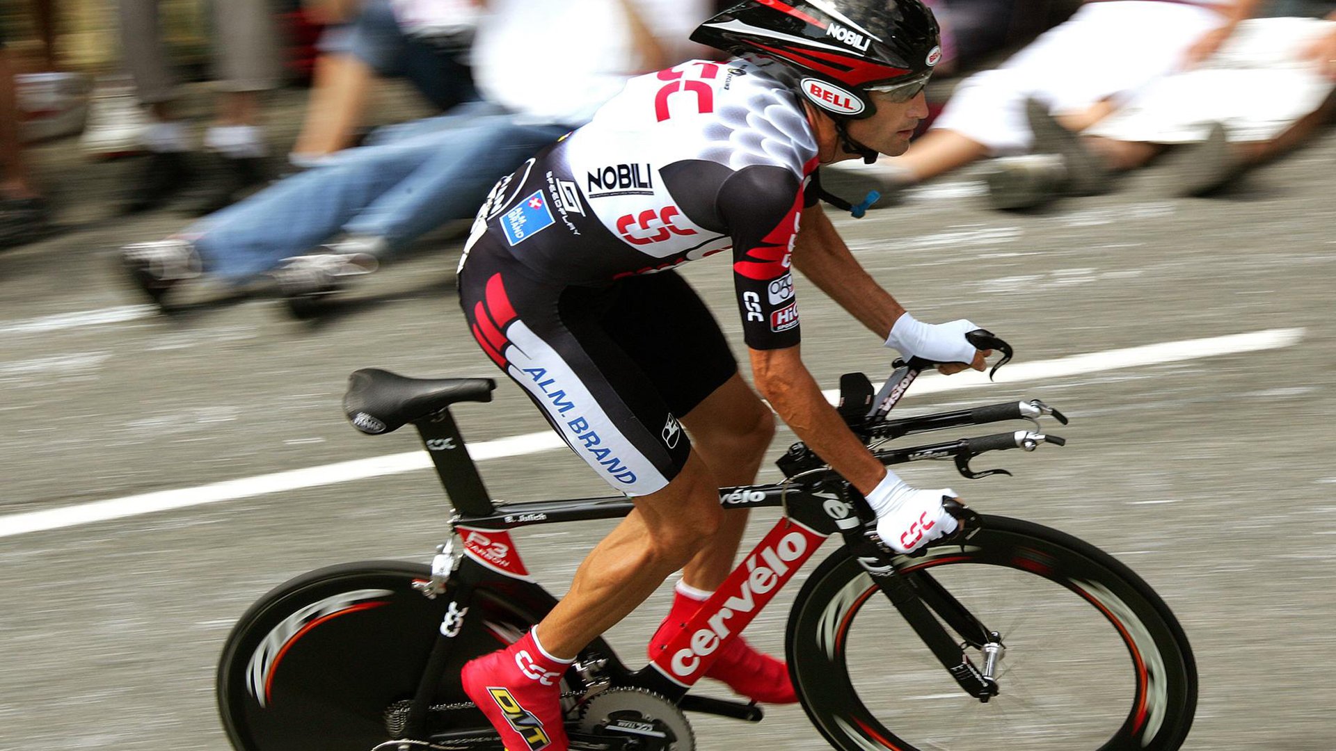 电竞主播内容创作中的创新趋势与粉丝互动技术应用，电竞主播的看法